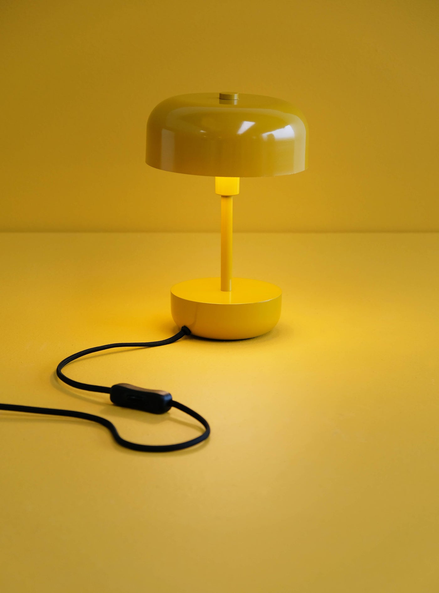 Lámpara de mesa amarilla Haipot