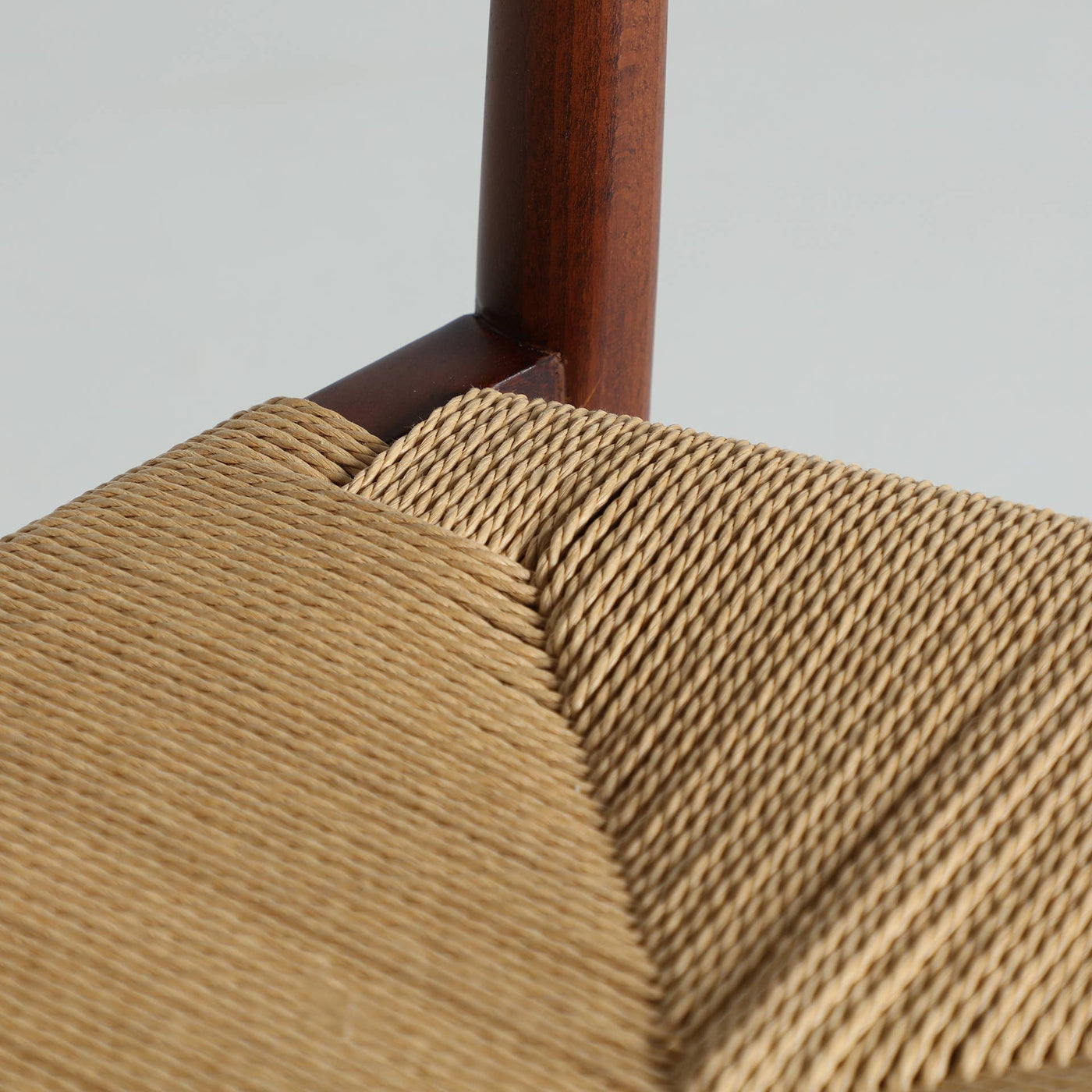Silla de madera de haya en color marrón  de 56x52x76cm