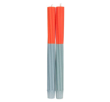 TWIST - Velas de cena ecológicas a rayas en color llama naranja y piedra lunar en Tilda Deco