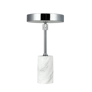 Lámpara de mesa recargable LED Starlight con base de mármol blanco y acabado cromado en Tilda Deco